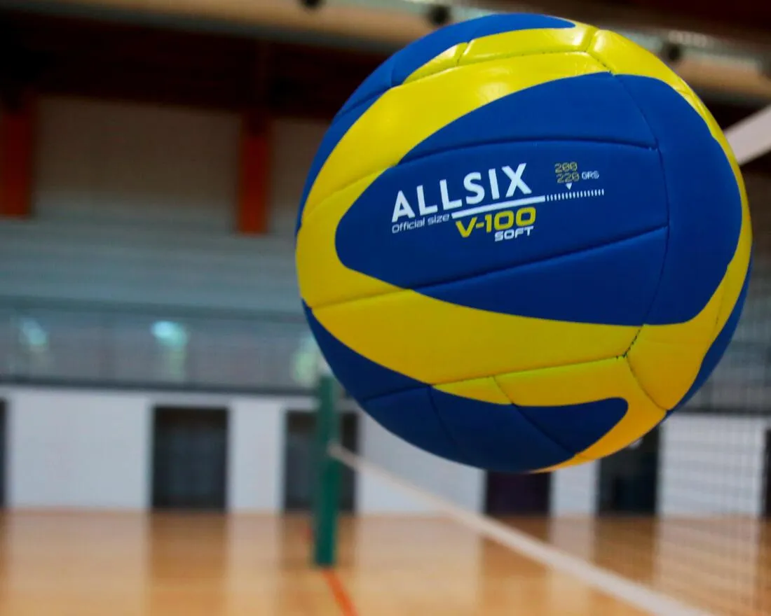 200-220 g Volleyball for 6- to 9-Year-Olds V100 Soft - Blue/Yellow