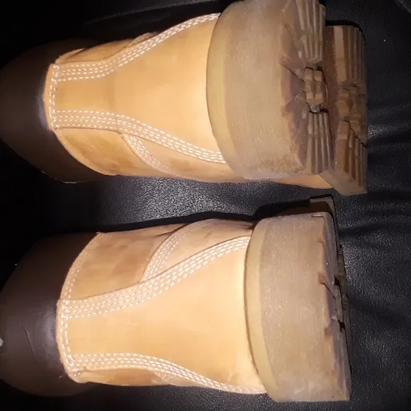 AUTHENTIC Timberland Original Wheat Lace Boots