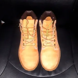 AUTHENTIC Timberland Original Wheat Lace Boots