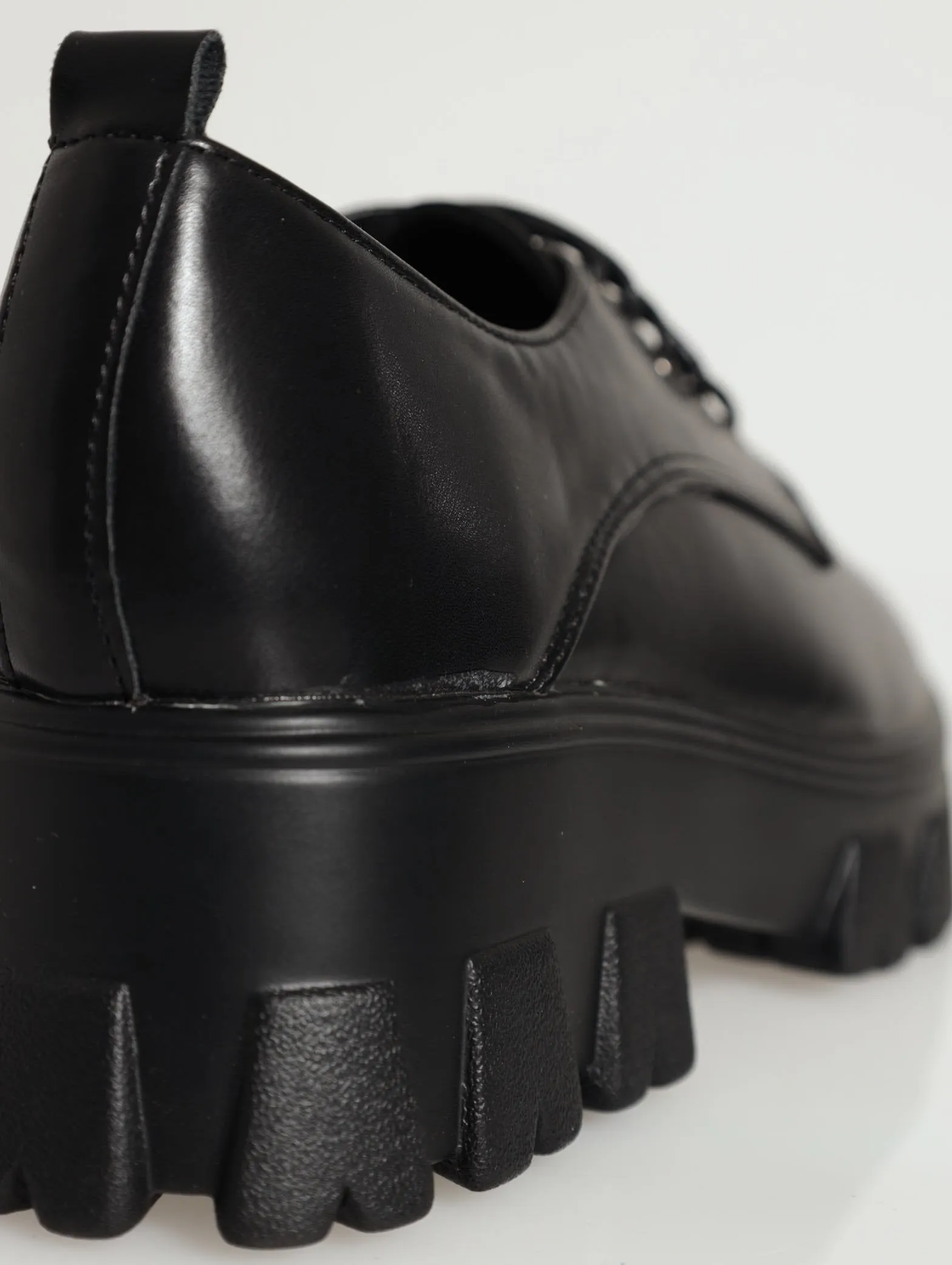 Chunky Oxford Lace-Up Sneaker - Black