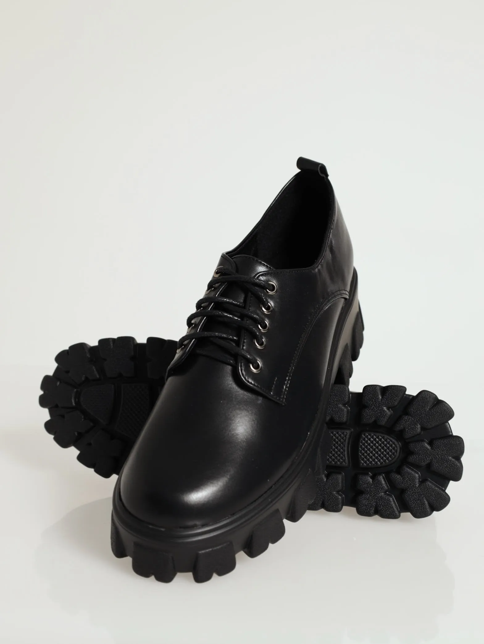 Chunky Oxford Lace-Up Sneaker - Black