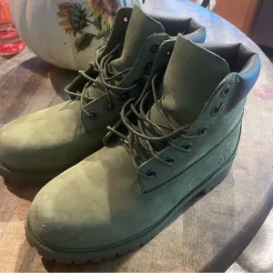 Timberland boots green size 6. Sorry no box. Excellent condition. big boy size 6