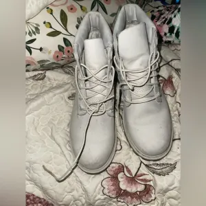 Timberland white boots big girls size 4 white pre loved
