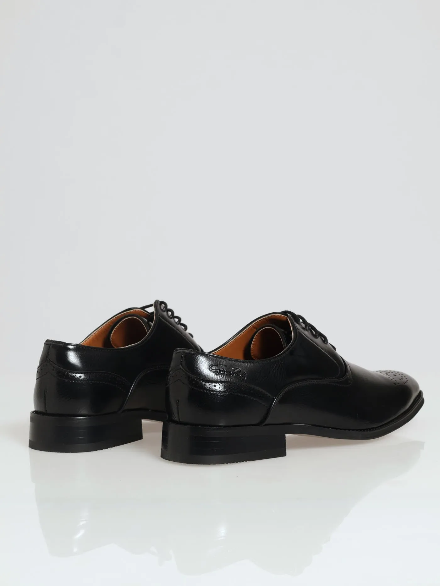 Toe Pin Punch Pattern Lace Up Oxford Shoe - Black