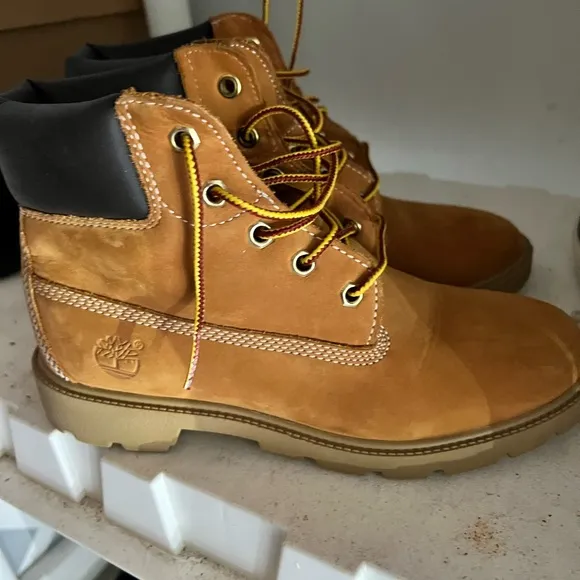 Wheat Timberland size 3.5 kids boots