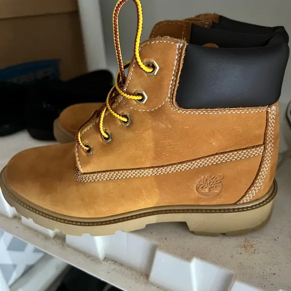 Wheat Timberland size 3.5 kids boots